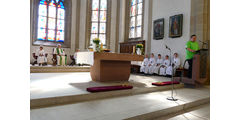 Die neuen Messdiener in St. Crescentius (Foto: Karl-Franz Thiede)